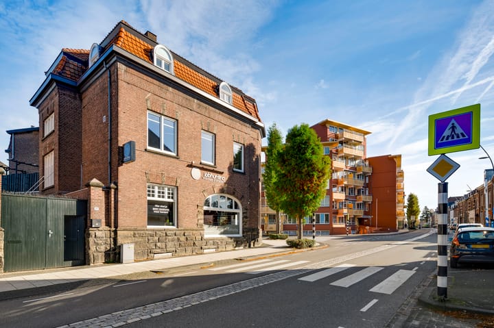 Eengezinswoning, hoekwoning (bedrijfs- of dienstwoning) Hoofdstraat 39 in Kerkrade