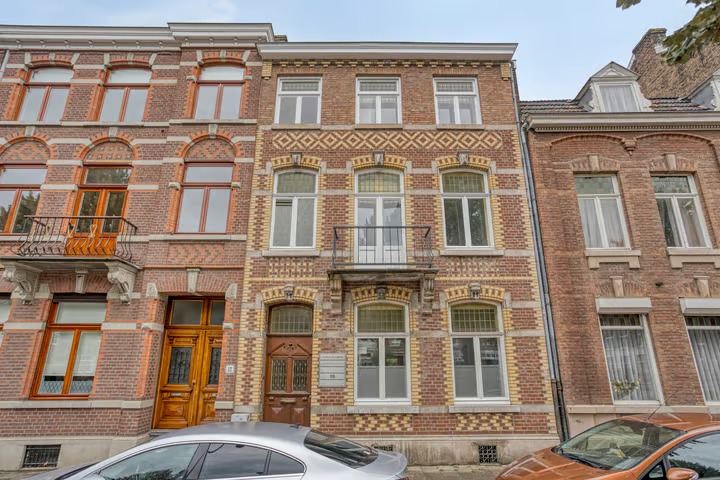 Herenhuis, tussenwoning Hertogsingel 10 Maastricht