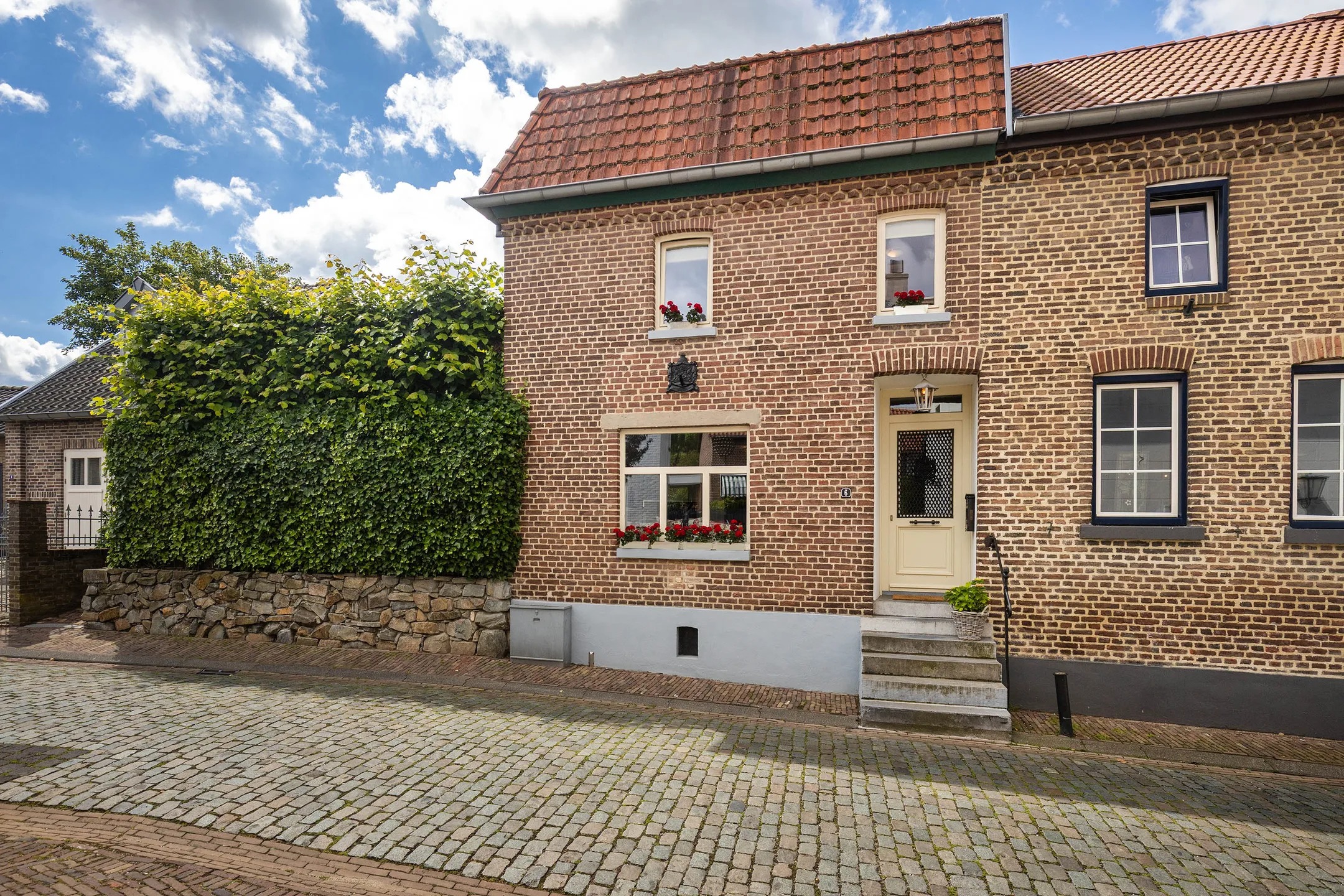 2-onder-1-kapwoning Raadhuisstraat 6 in Elsloo