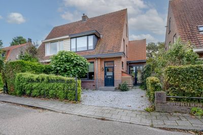Eengezinswoning, 2-onder-1-kapwoning Paulinelaan 14 in Muiderberg