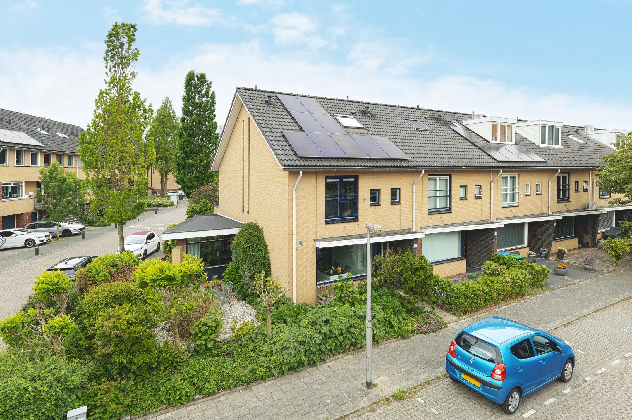 Hoekwoning Van Eesterenveld 47 in Barendrecht
