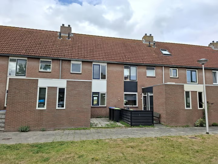 Tussenwoning Blauwgras 33 in Spijkenisse