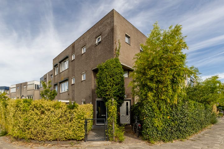 Eengezinswoning, tussenwoning Strausslaan 88 in Barendrecht