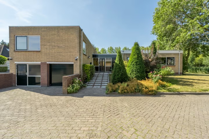 Vrijstaande woning (split-level woning) Rembrandtstraat 9 A in Oud-Beijerland