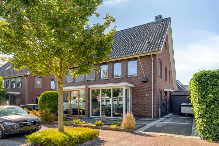 2-onder-1-kapwoning Kapitein Wielmanlaan 24 in Halsteren