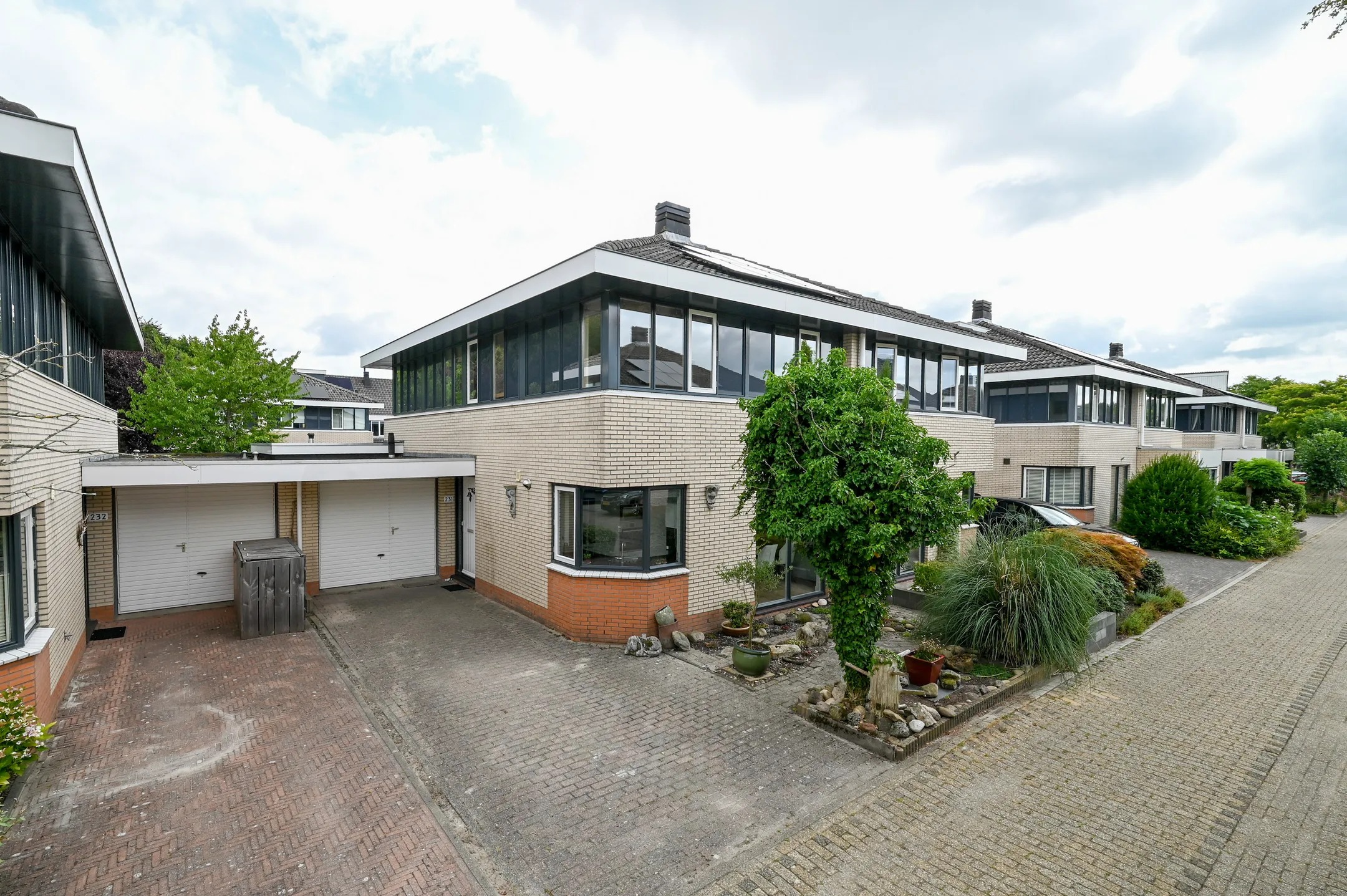 Geschakelde 2-onder-1-kapwoning Robert Stolzhof 231 in Hoorn