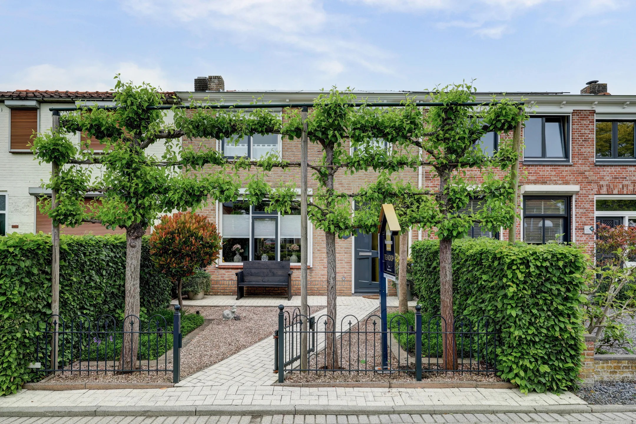 Tussenwoning Oostsingel 28 in Sint-Maartensdijk