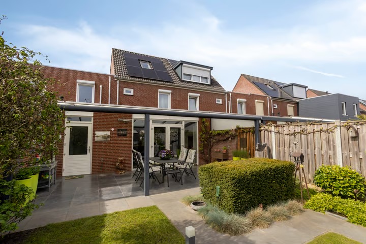 Geschakelde 2-onder-1-kapwoning Anthony Edenstraat 21 in Herten