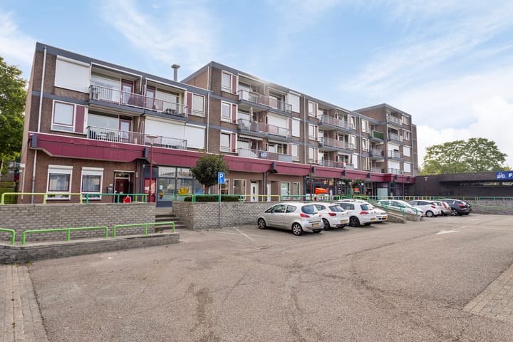 Portiekflat Zeswegenlaan 295 in Heerlen