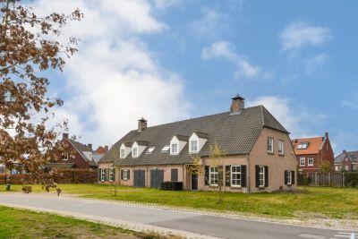 Eengezinswoning, 2-onder-1-kapwoning Dubbestraat 30 in Nuenen