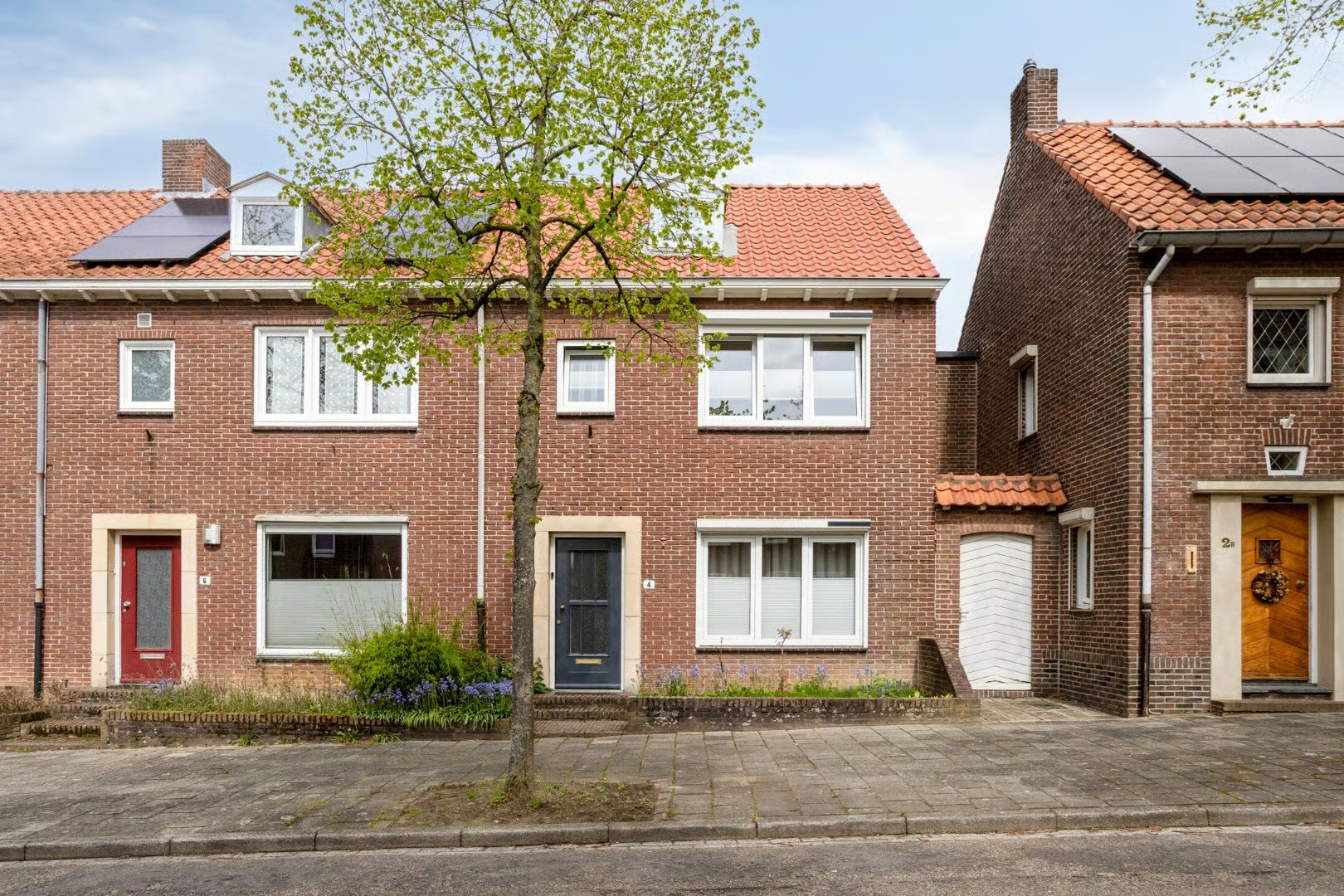 Geschakelde woning Van Alphenstraat 4 in Heerlen