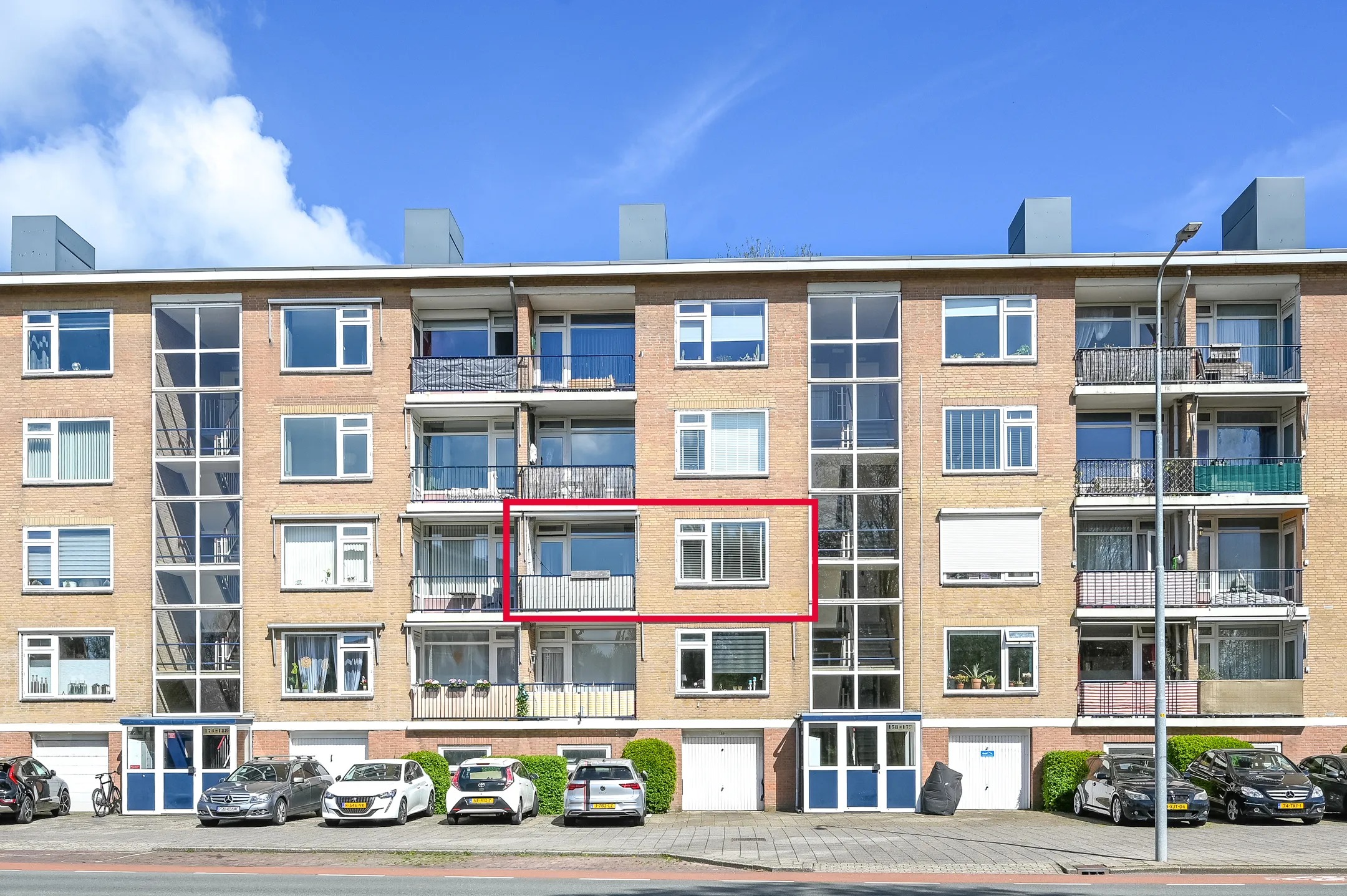 Portiekflat Jan Ligthartstraat 170 in Heemskerk