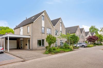 Eengezinswoning, 2-onder-1-kapwoning Roggehullen 22 in Assen