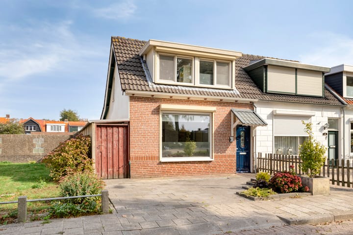 Eengezinswoning, hoekwoning Oostdijk 38 in Sint Philipsland