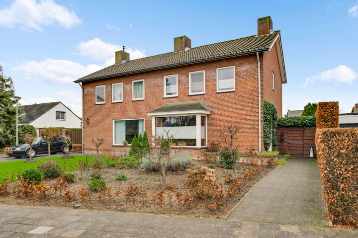 2-onder-1-kapwoning Bernhardstraat 10 in Nederweert