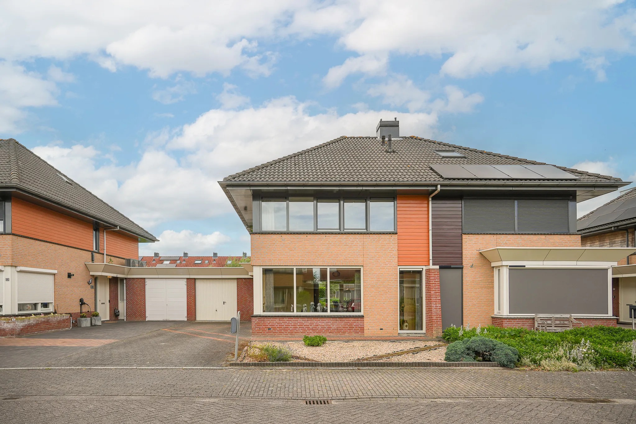 2-onder-1-kapwoning J.H. L.-van Herwaardenstraat 16 in Meteren
