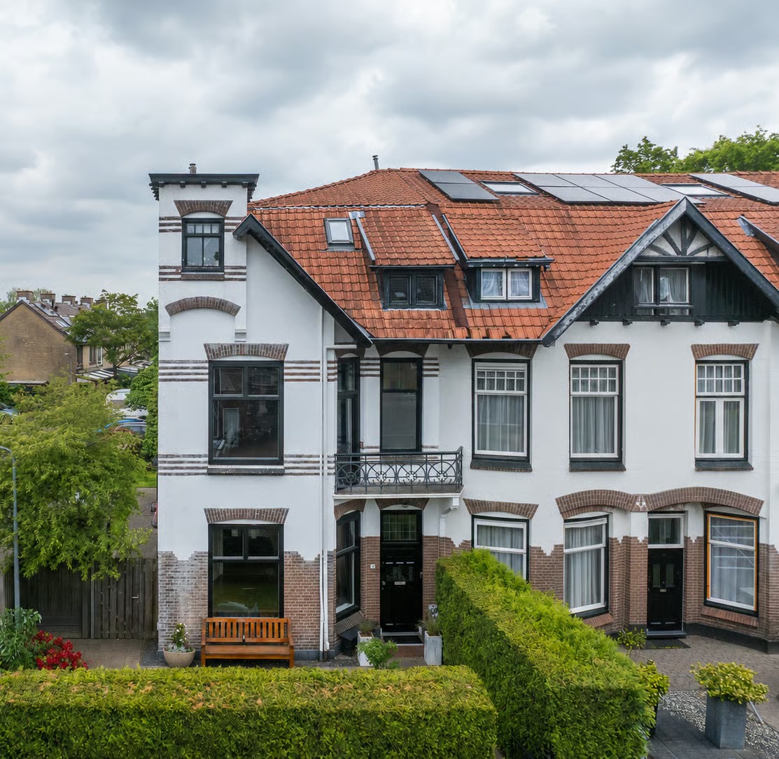 Hoekwoning Lage Naarderweg 8 in Hilversum