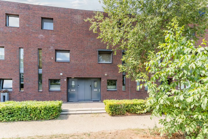 Tussenwoning Stoomlederplein 27 in Rijen