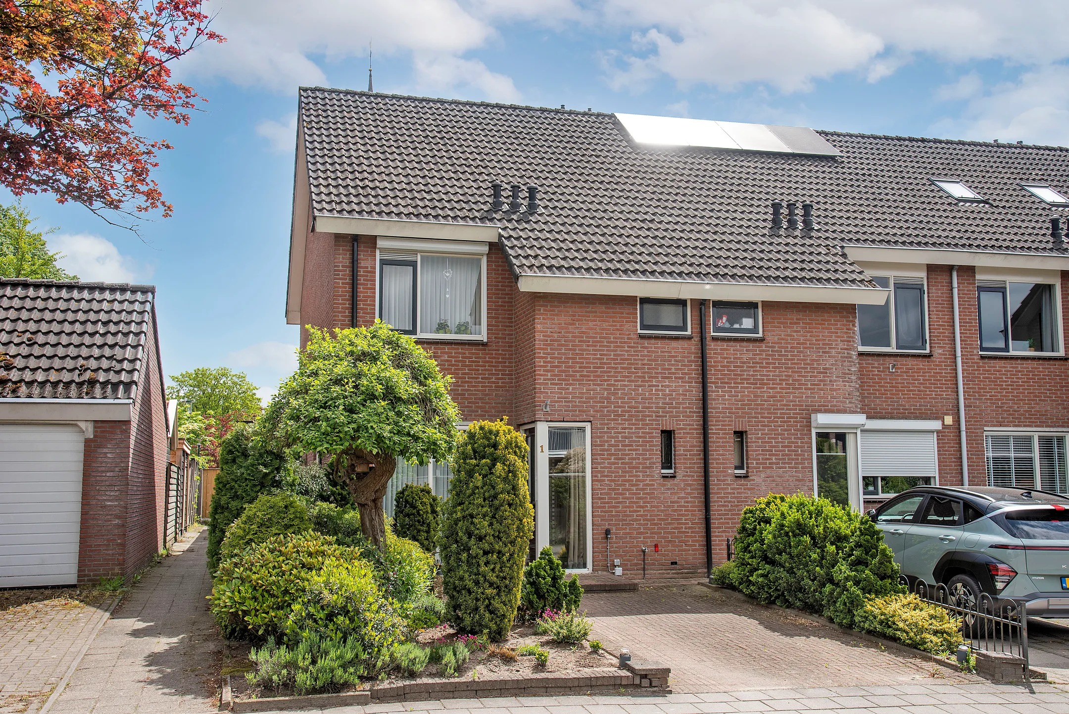 Hoekwoning Pastoor Schneiderstraat 1 in Enschede