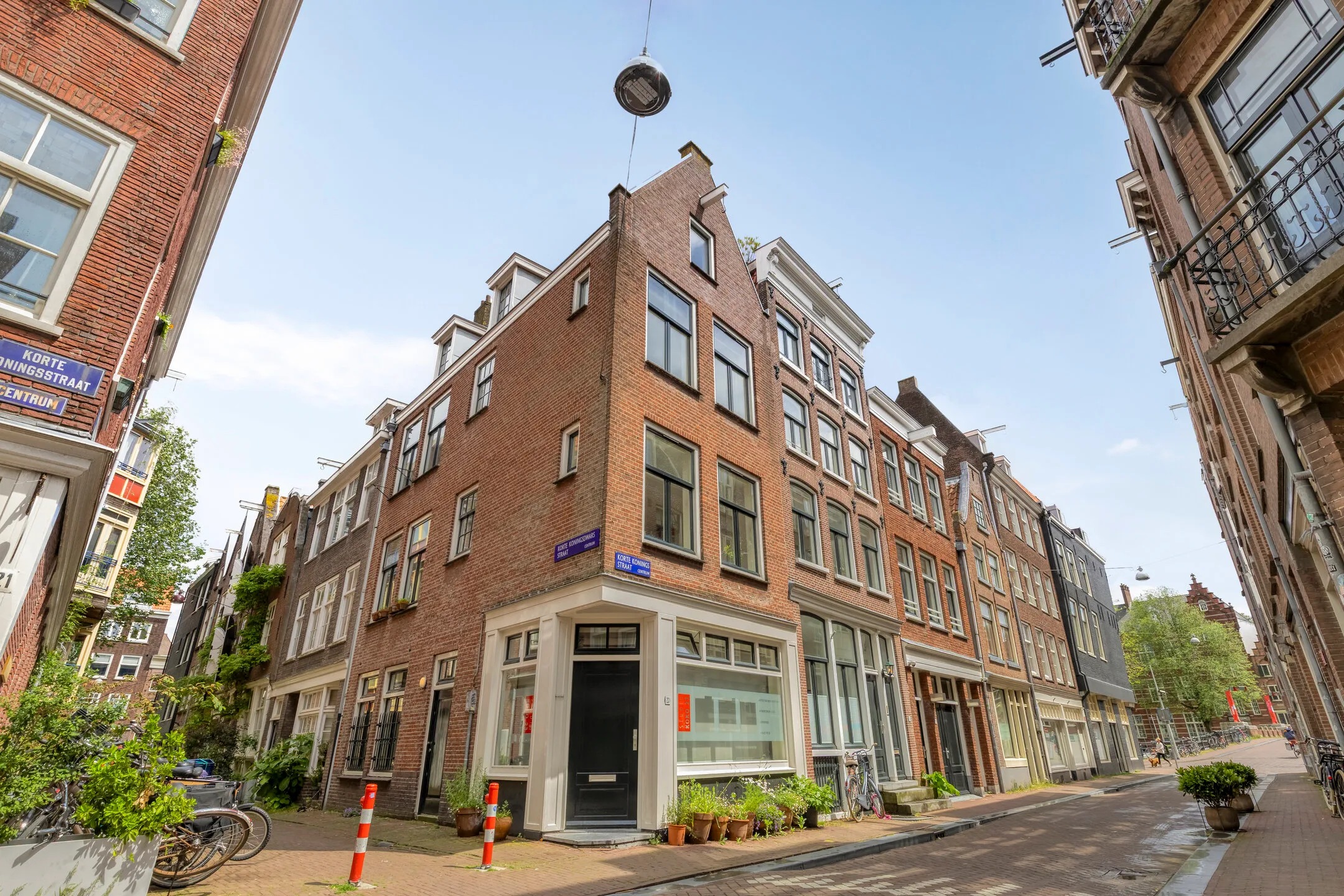 Hoekwoning Korte Koningsstraat 23 in Amsterdam