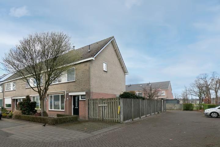 Hoekwoning Spoorbaan 84 Goirle