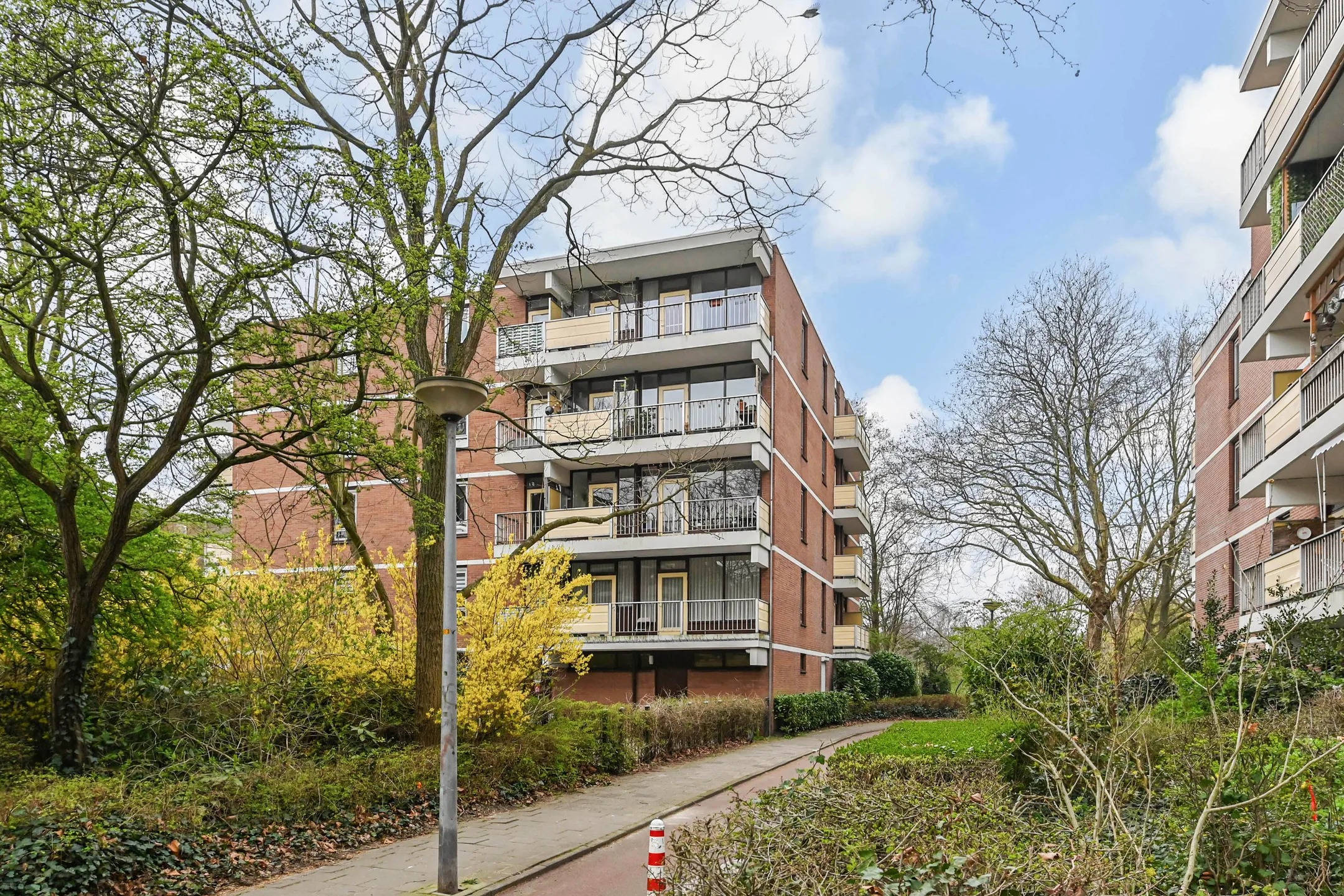 Portiekflat Melis Stokezijde 232 in Den Haag