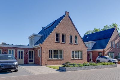Eengezinswoning, 2-onder-1-kapwoning Dokter Wilminkstraat 21 in Noord-Scharwoude