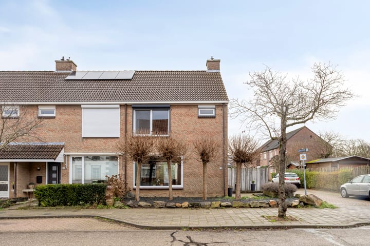 Hoekwoning Ophoven 70 in Sittard