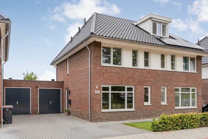Geschakelde 2-onder-1-kapwoning Moonenlaan 180 in Hardenberg