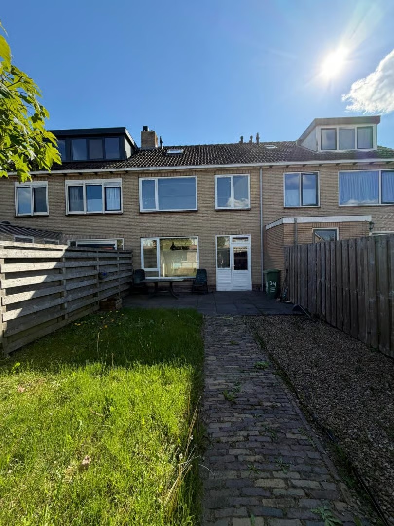 Tussenwoning Dokter Bloemstraat 34 in Spierdijk