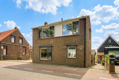 Vrijstaande woning (dijkwoning) Molendijk 19 in Stad aan 't Haringvliet