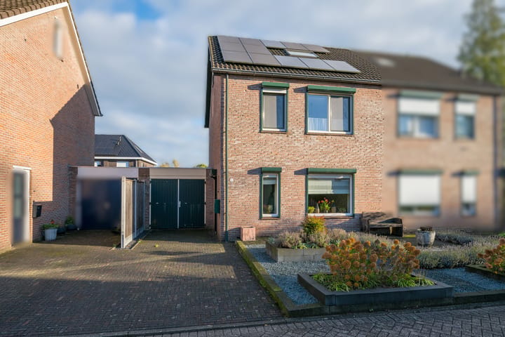 Eengezinswoning, geschakelde 2-onder-1-kapwoning Dennenberg 4 in Silvolde