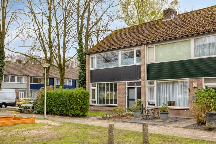 Hoekwoning Herikebrink 37 in Enschede