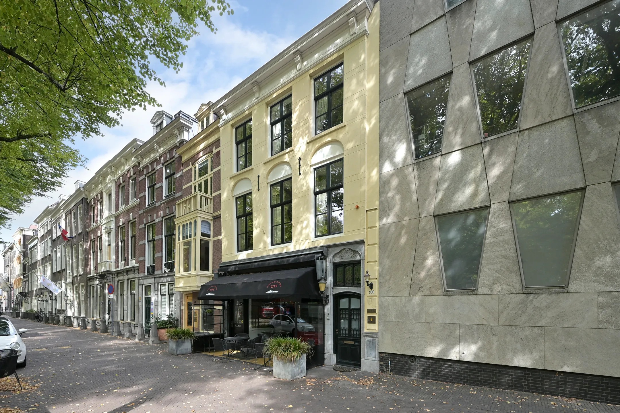 Bovenwoning Lange Voorhout 100 in Den Haag