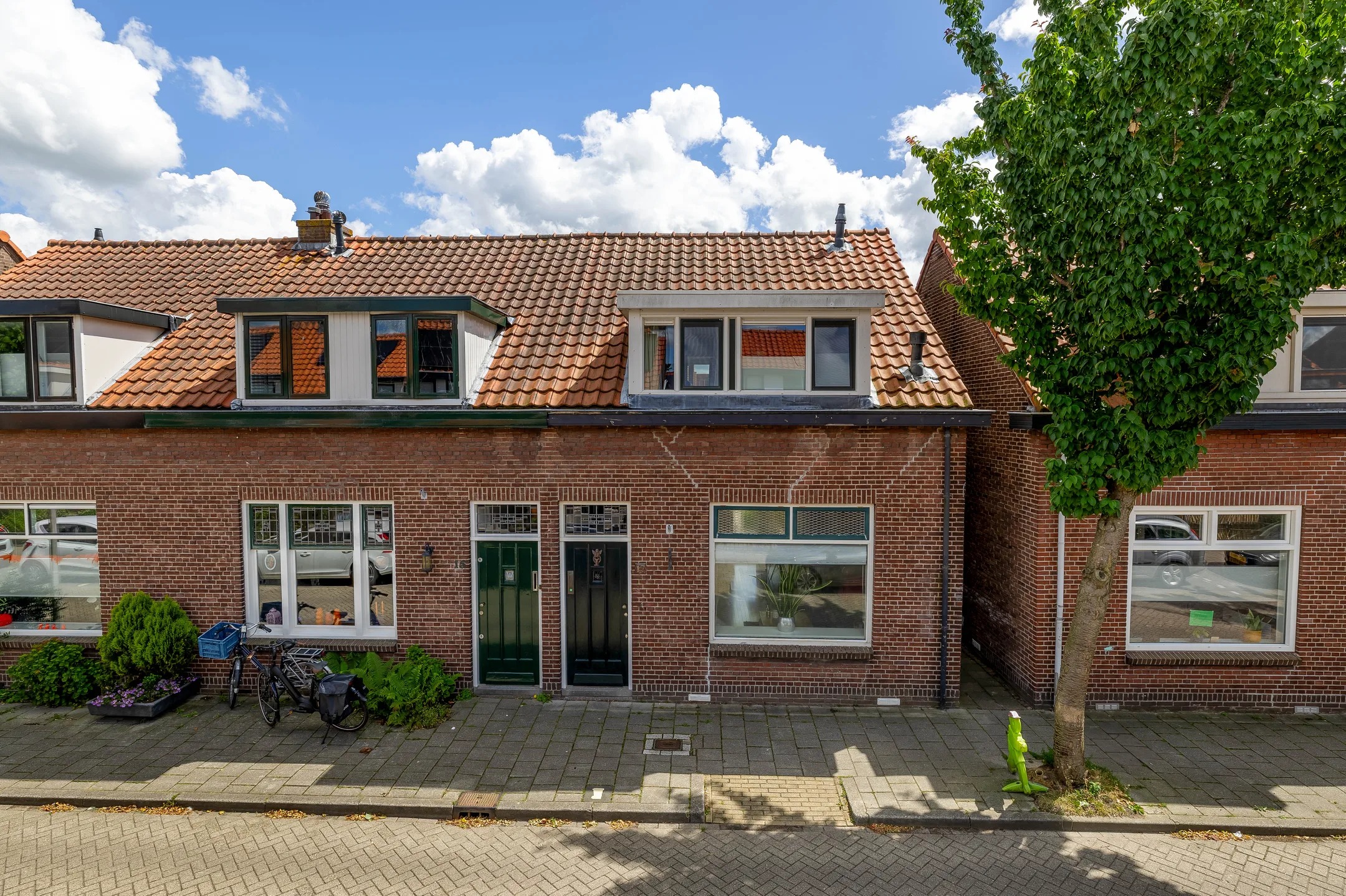 Hoekwoning Post van der Burgstraat 17 in Delfgauw