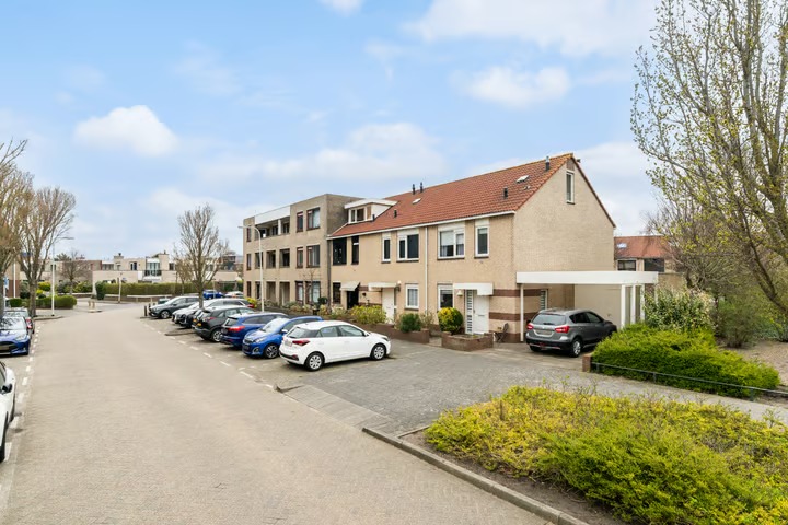 Hoekwoning Laan van Delfland 43 in Monster