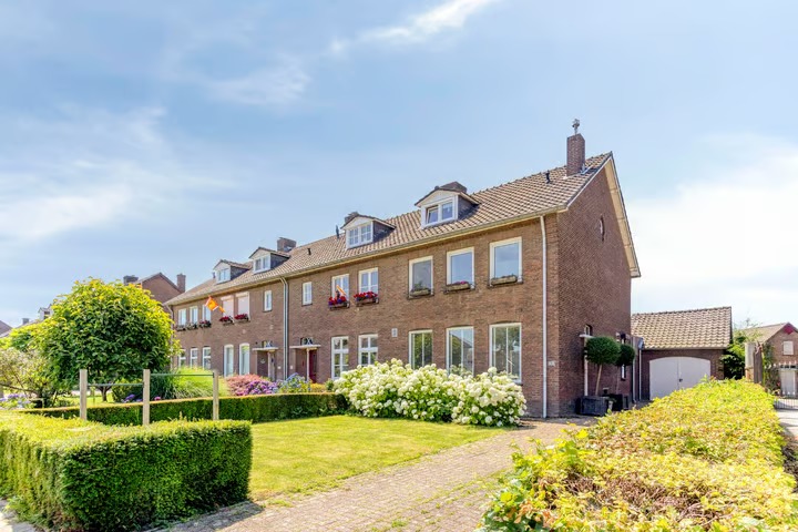 Hoekwoning Rijksweg Noord 280 in Sittard