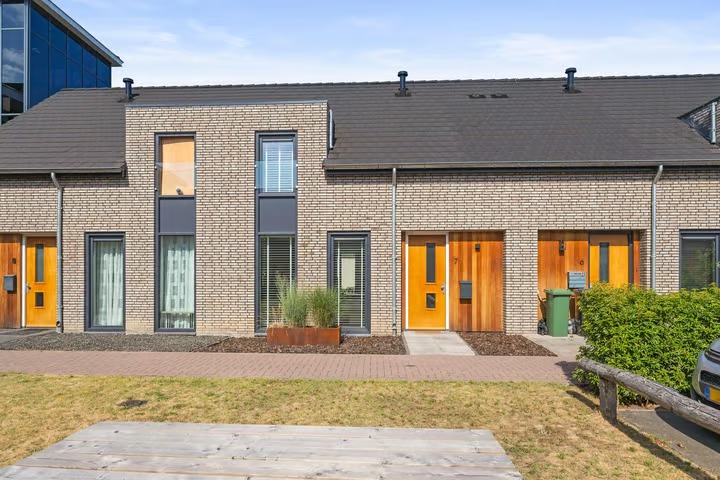 Tussenwoning (hofjeswoning) Hermanshof 7 in Helden