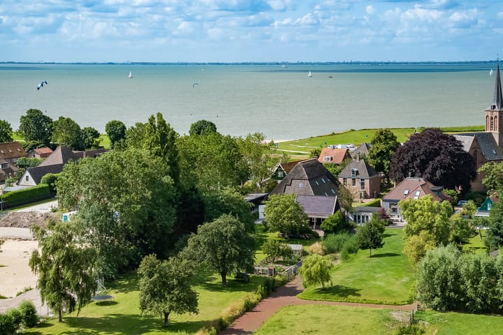 Woonboerderij, halfvrijstaande woning Dorpsweg 107 in Schellinkhout