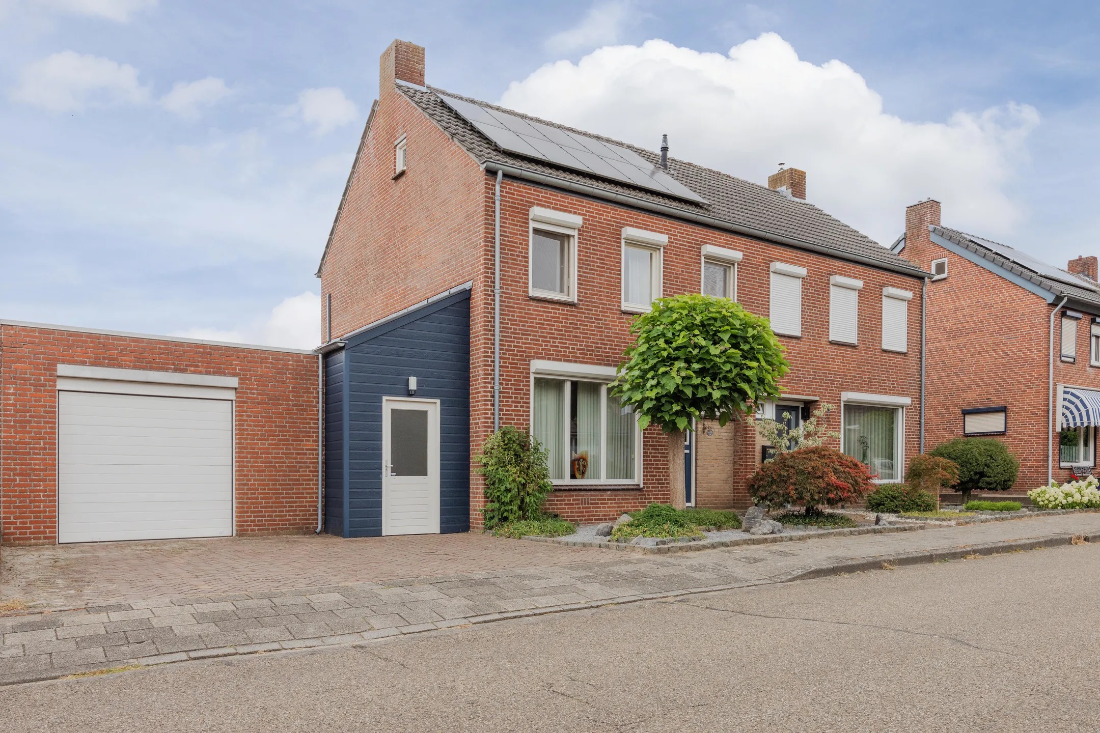 2-onder-1-kapwoning De Lom de Berghlaan 52 in Lottum
