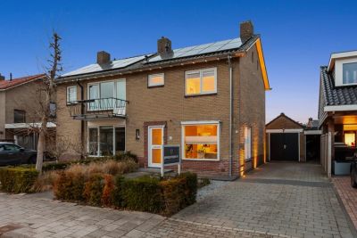 2-onder-1-kapwoning Bernhardstraat 62 in Delden