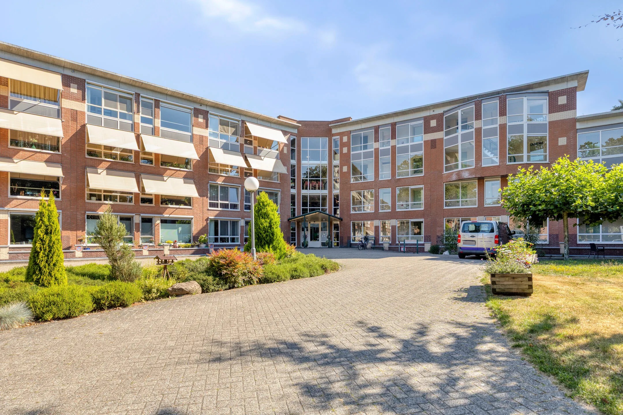 Portiekflat Bloemendalsweg 13 F48 in Colmschate