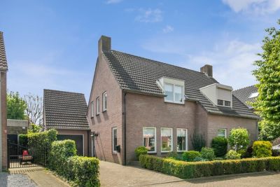 2-onder-1-kapwoning Varelaar 20 in Handel