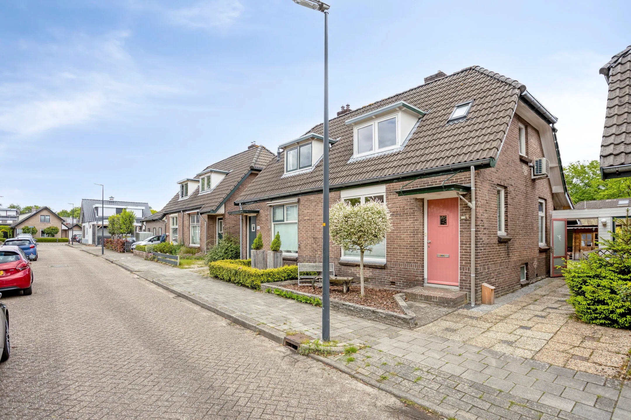 2-onder-1-kapwoning Weimarstraat 22 in Apeldoorn
