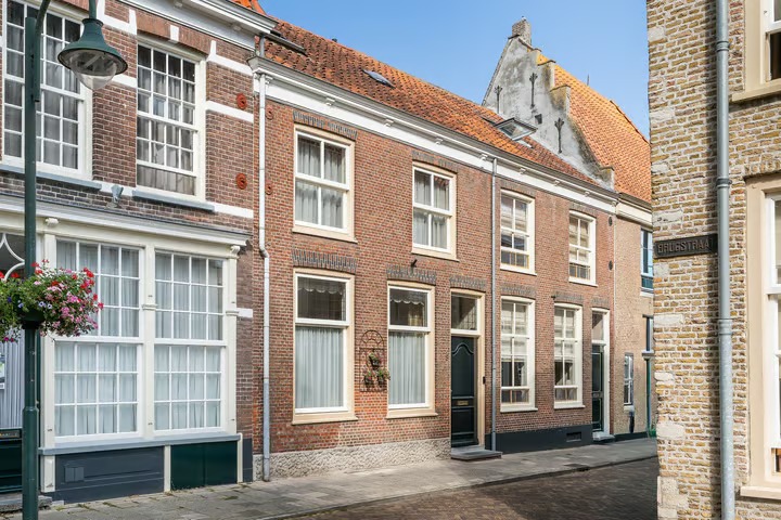 Tussenwoning Hoogstraat 8 in Tholen