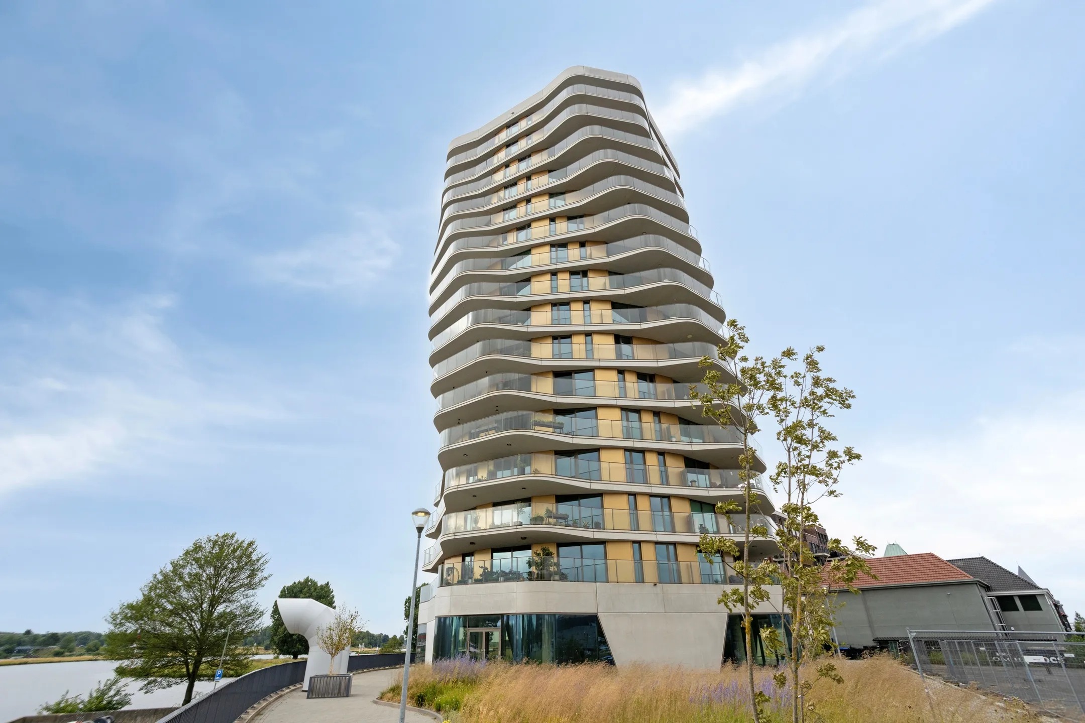Portiekflat Maashaven 706 in Roermond