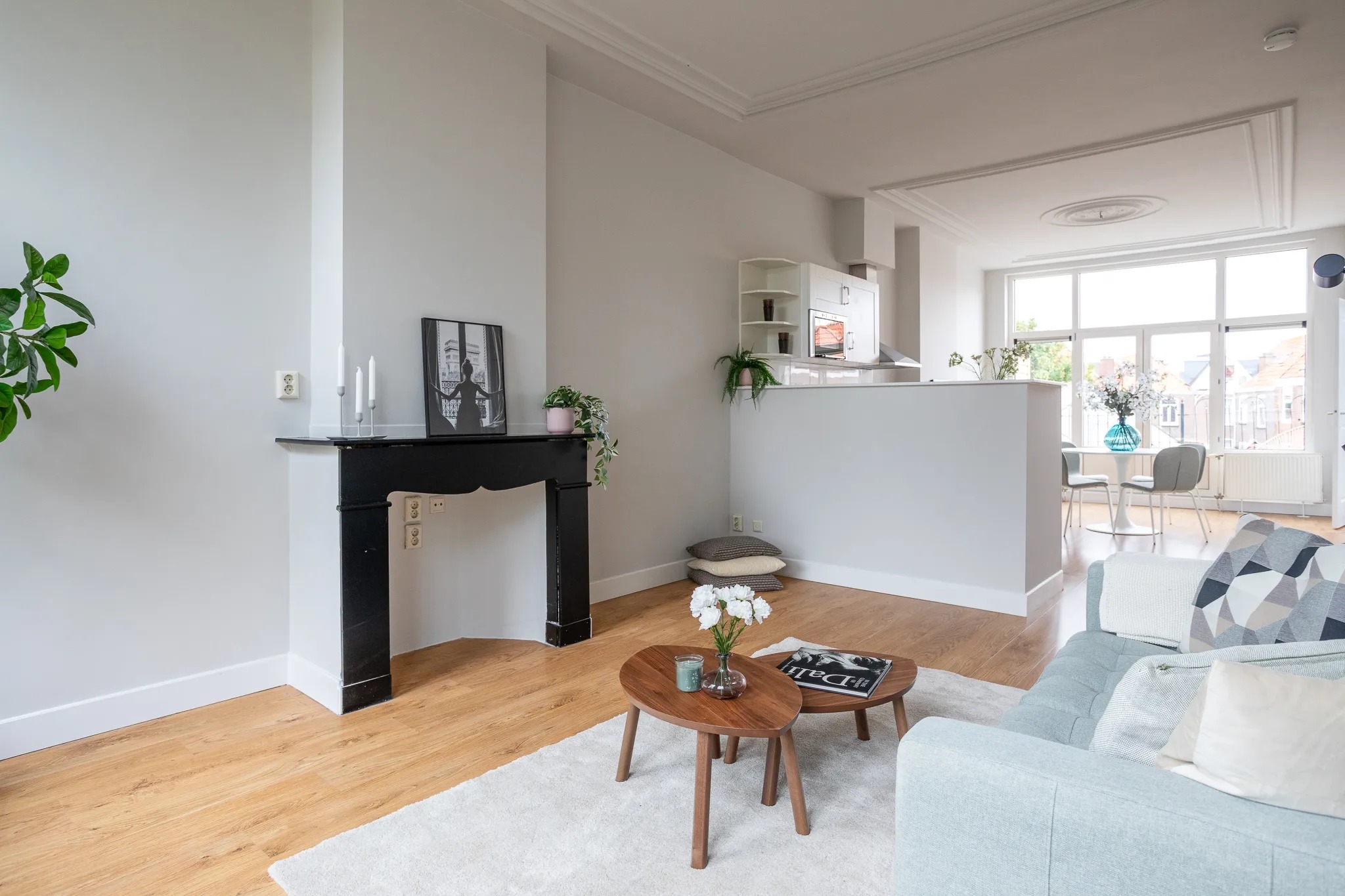 Tussenverdieping Regentesselaan 152 A in Den Haag