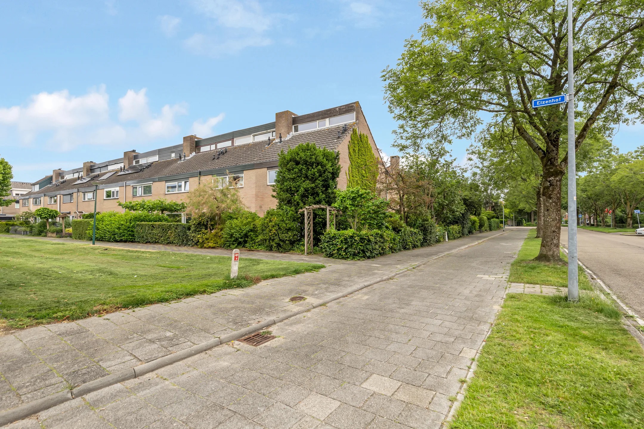 Hoekwoning Elzenhof 19 in Kortenhoef