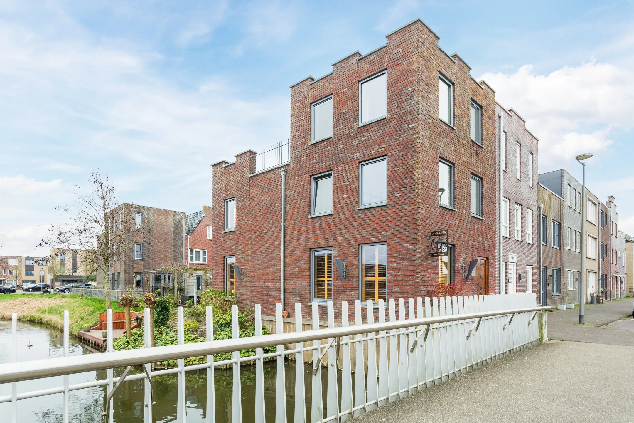 Hoekwoning Saturnussingel 500 in Almere