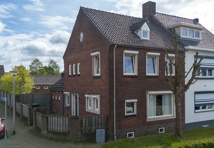 Hoekwoning Ons Limburgstraat 61 in Kerkrade